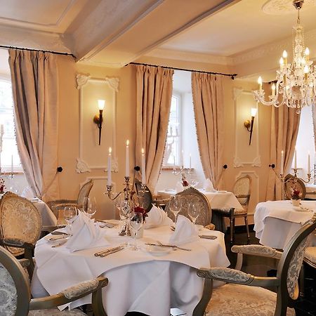 Schlosshotel Burghaus Kronenburg Dahlem  ภายนอก รูปภาพ