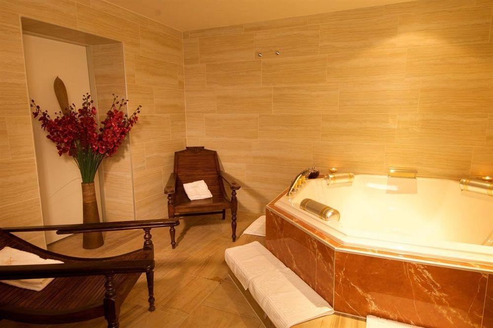 Schlosshotel Burghaus Kronenburg Dahlem  สิ่งอำนวยความสะดวก รูปภาพ