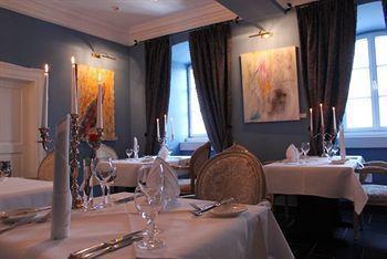 Schlosshotel Burghaus Kronenburg Dahlem  ภายนอก รูปภาพ