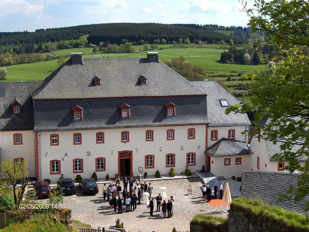 Schlosshotel Burghaus Kronenburg Dahlem  ภายนอก รูปภาพ