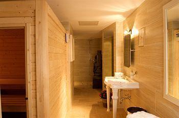 Schlosshotel Burghaus Kronenburg Dahlem  ภายนอก รูปภาพ